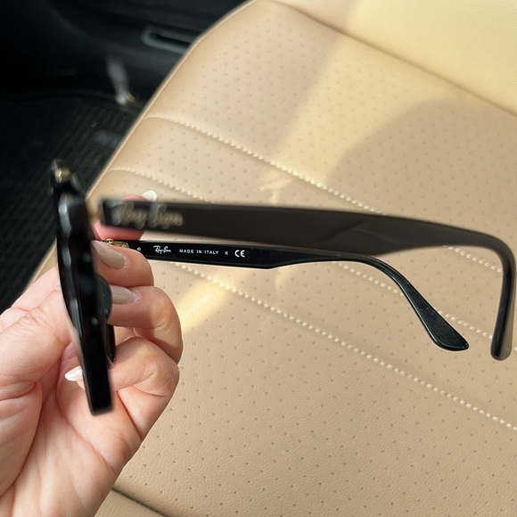 Ray ban sunglasss new condition with gold hardware - Picture 3 of 6